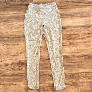 Gymshark Women’s Leggings Size Medium Gray and Green